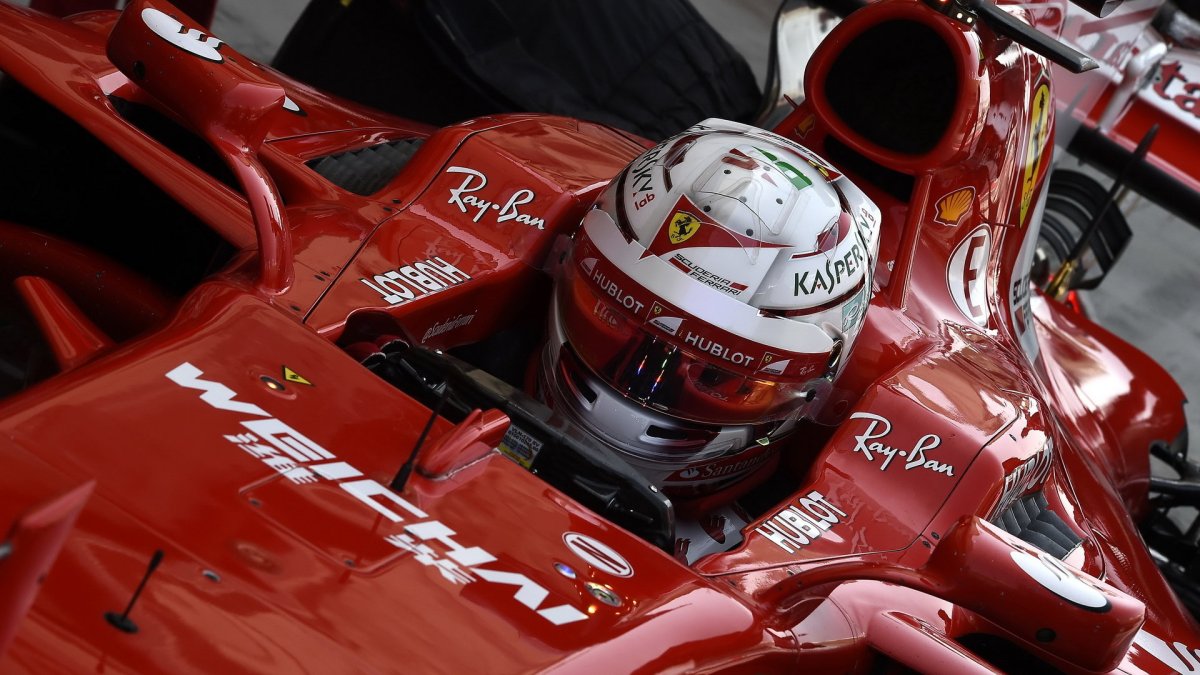 Antonio Giovinazzi při sezónních testech v Bahrajnu