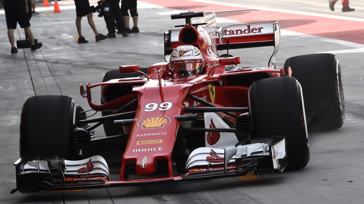 Antonio Giovinazzi při sezónních testech v Bahrajnu