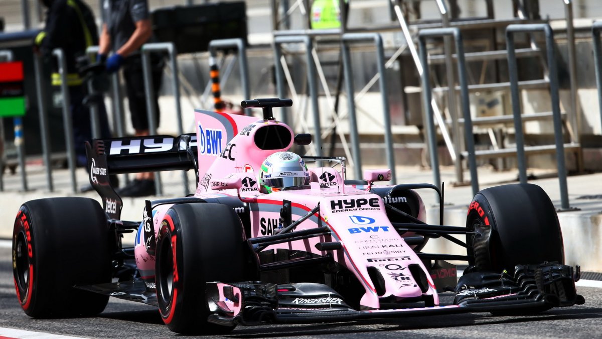 Alfonso Celis při sezónních testech v Bahrajnu