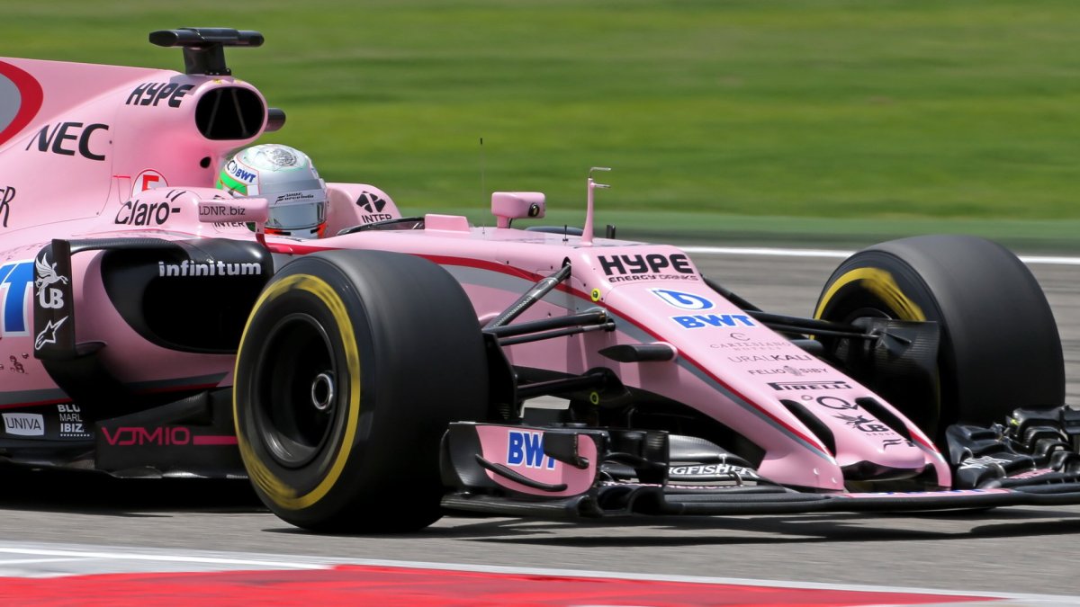 Alfonso Celis při sezónních testech v Bahrajnu