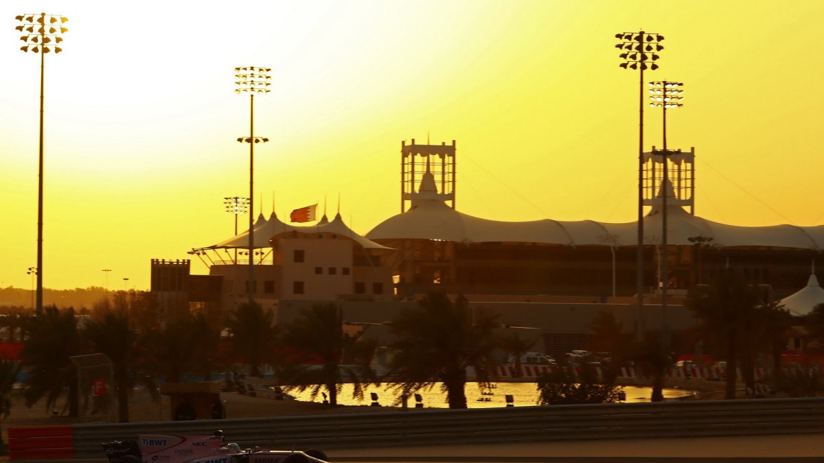 Alfonso Celis při sezónních testech v Bahrajnu