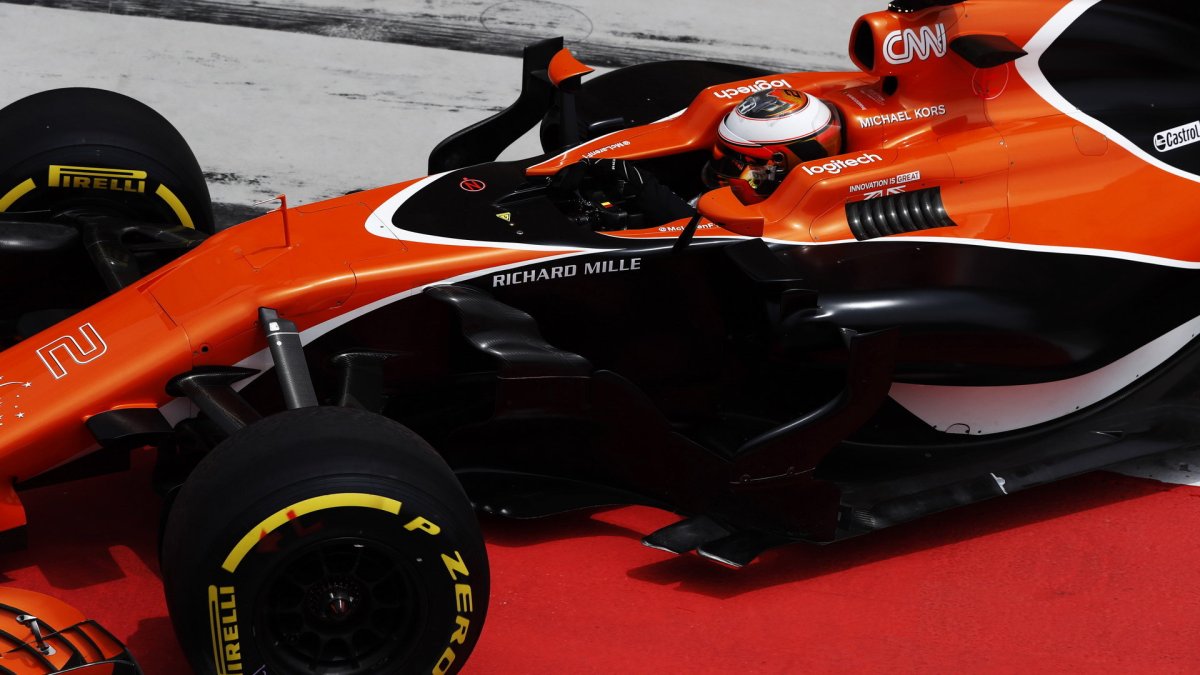 Stoffel Vandoorne během 2. dne testů v Bahrajnu