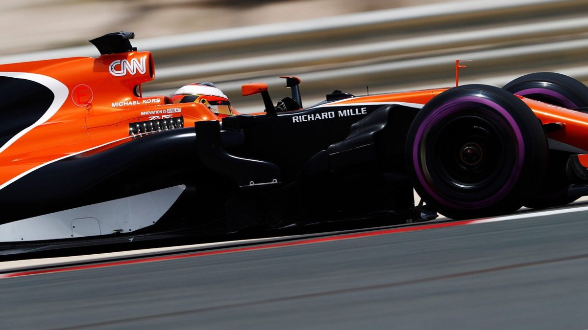 Stoffel Vandoorne během 2. dne testů v Bahrajnu