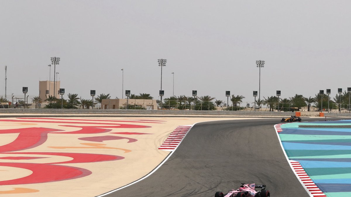 Esteban Ocon při sezónních testech v Bahrajnu