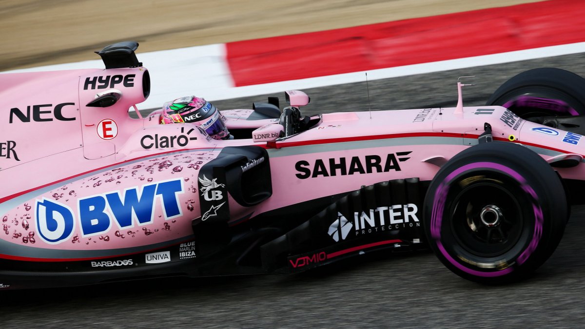 Sergio Pérez na ultra-měkkých pneumatikách při sezónních testech v Bahrajnu