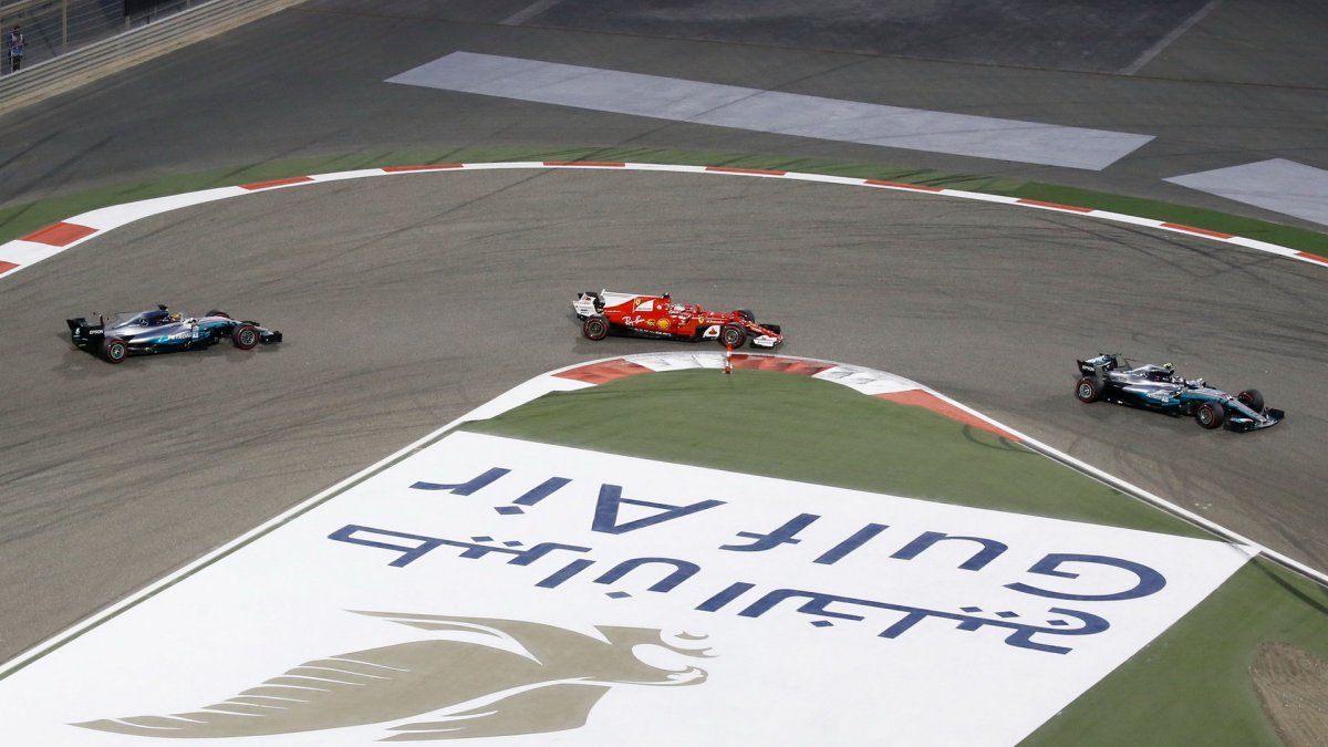 Lewis Hamilton v závodě v Bahrajnu