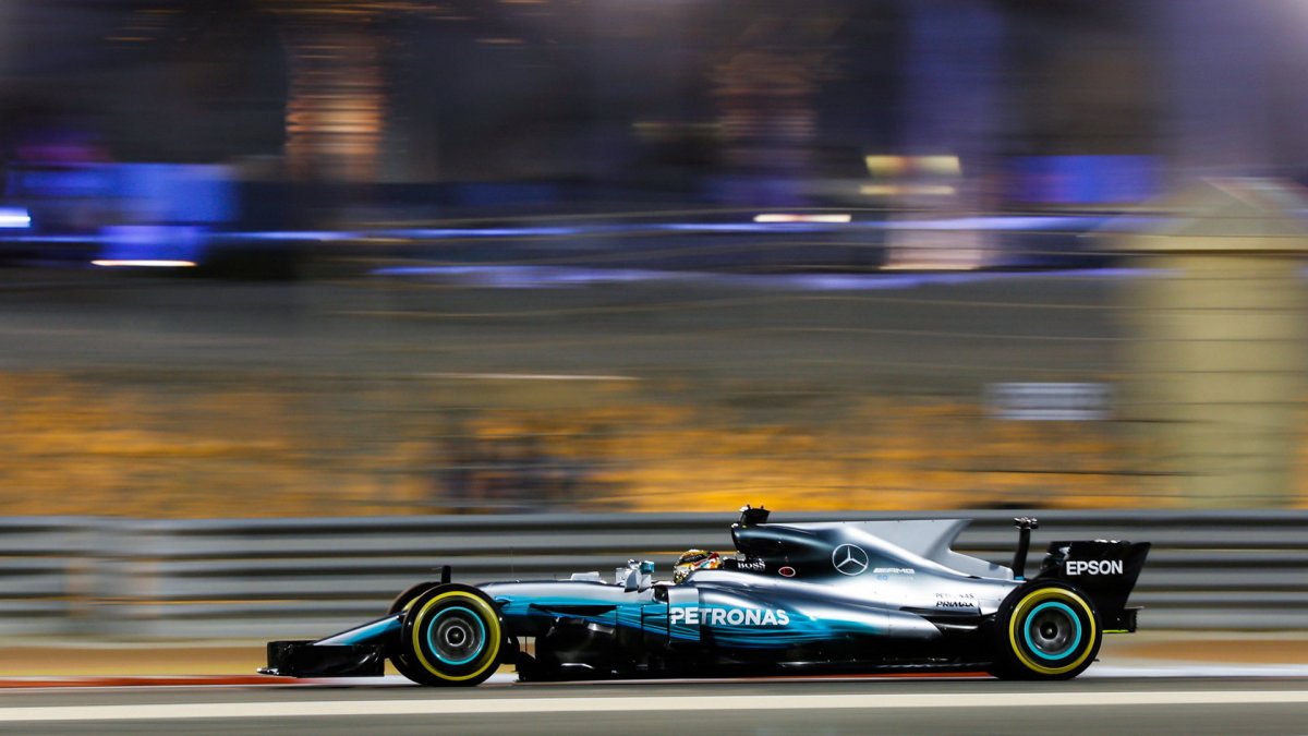 Lewis Hamilton v závodě v Bahrajnu