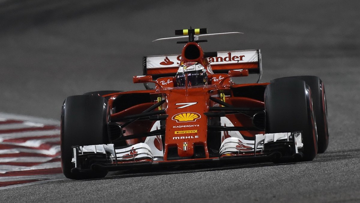 Kimi Räikkönen v závodě v Bahrajnu