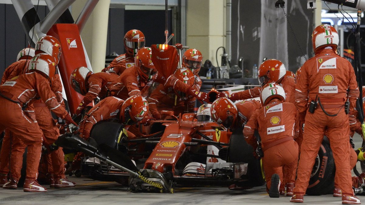 Sebastian Vettel v závodě v Bahrajnu