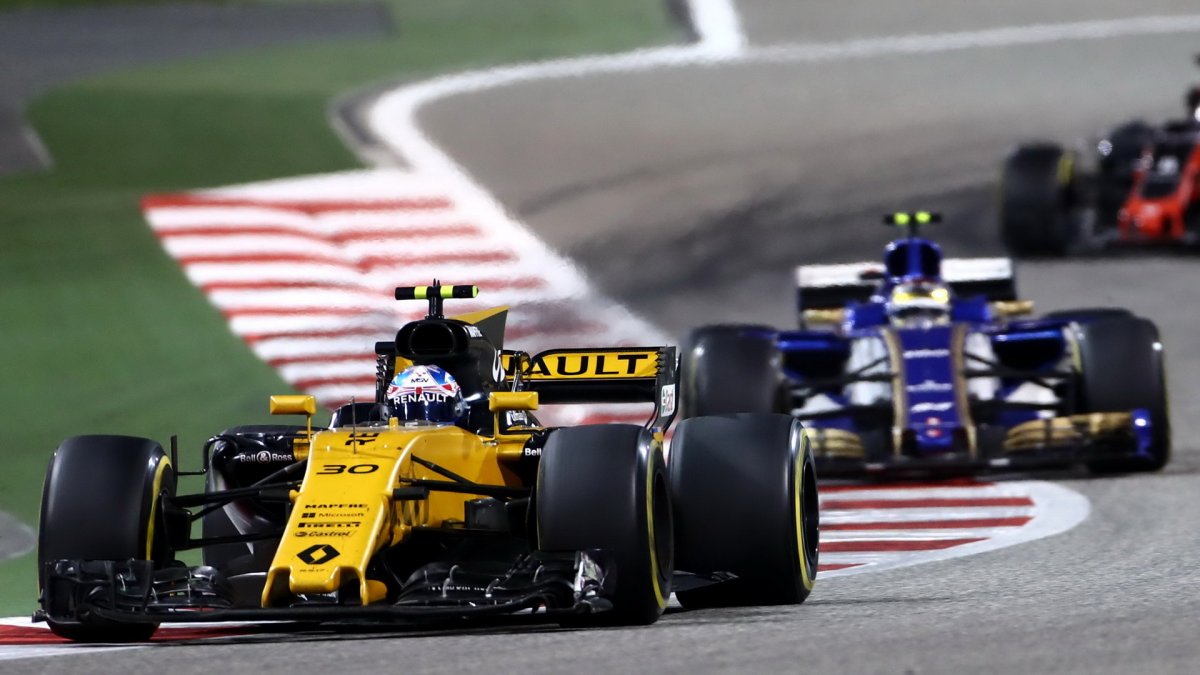 Jolyon Palmer v závodě v Bahrajnu