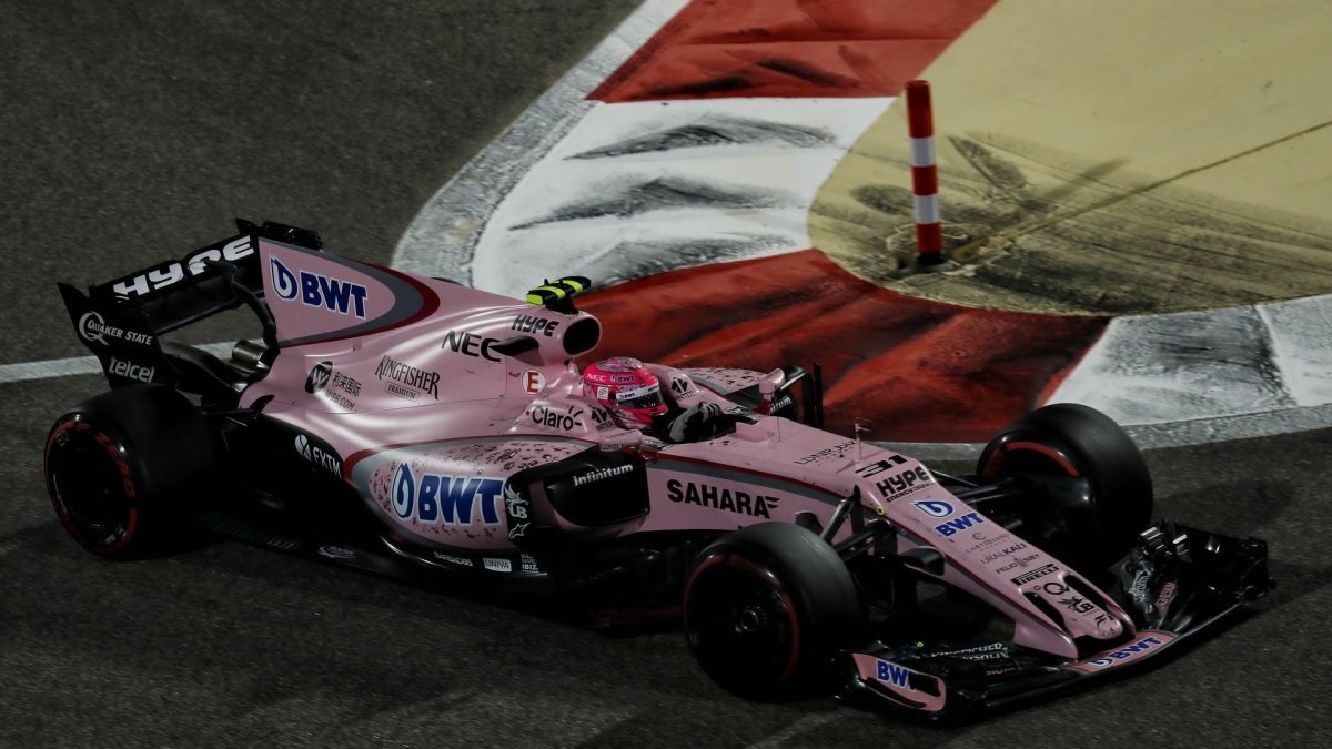 Esteban Ocon v závodě v Bahrajnu