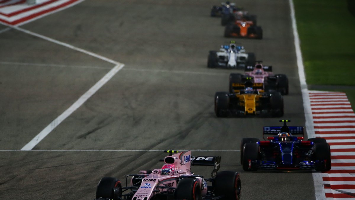 Esteban Ocon v závodě v Bahrajnu