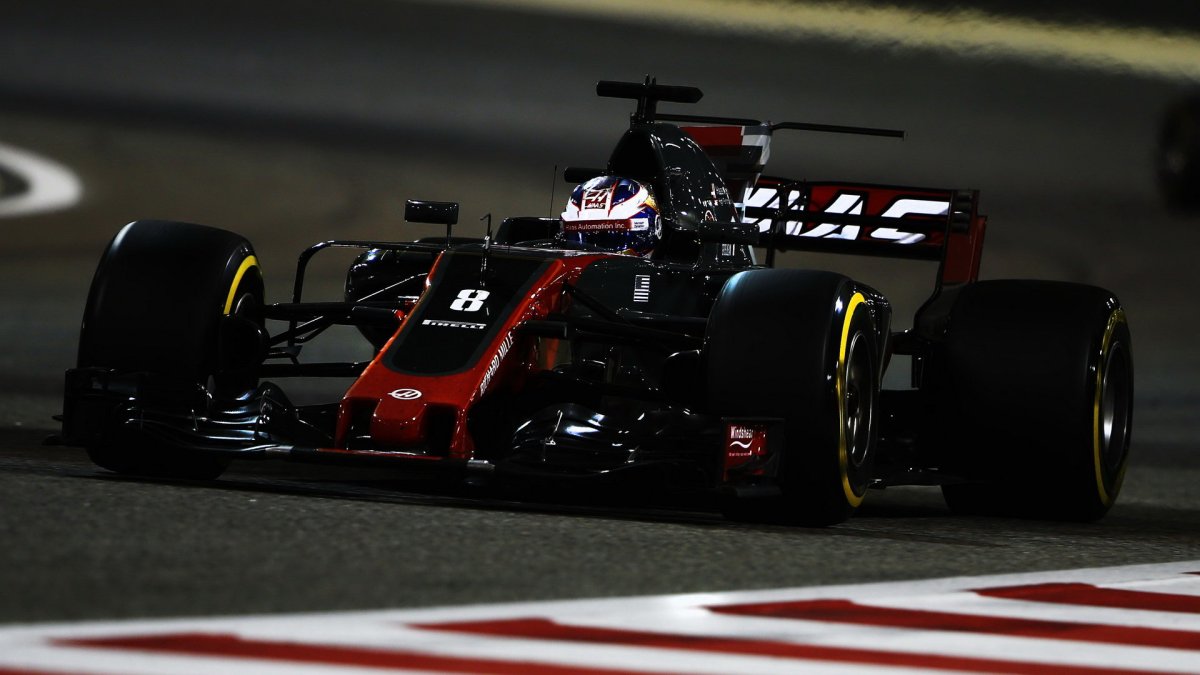 Romain Grosjean v závodě v Bahrajnu