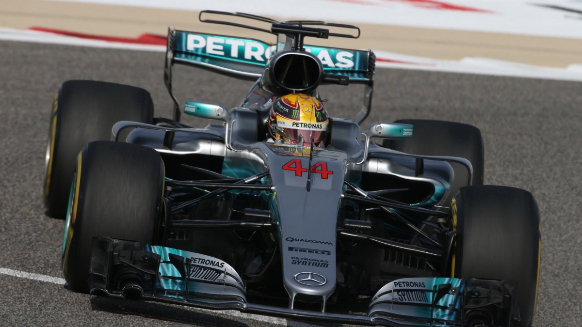 Lewis Hamilton při tréninku v Bahrajnu
