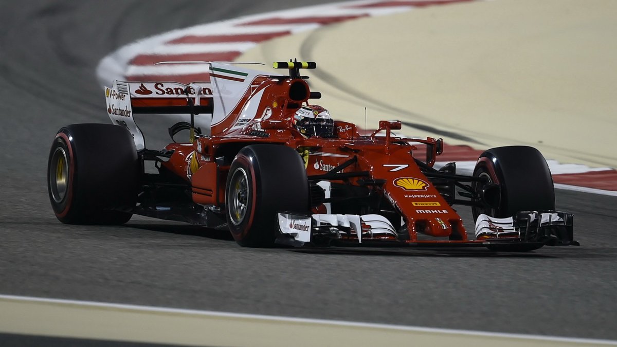 Kimi Räikkönen v kvalifikaci v Bahrajnu