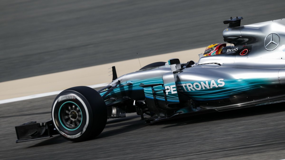 Lewis Hamilton při tréninku v Bahrajnu
