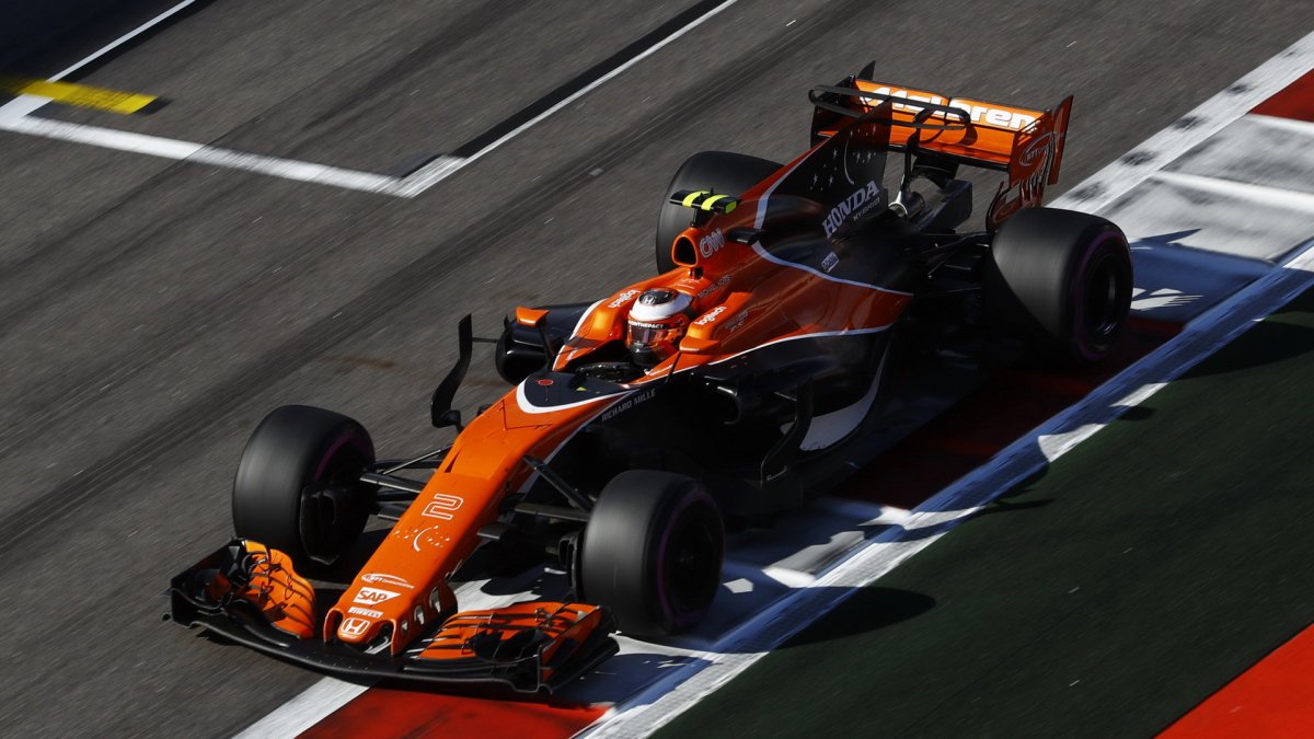 Stoffel Vandoorne v závodě v Soči