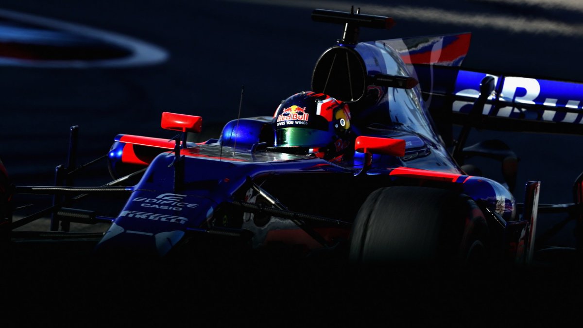 Daniil Kvjat v závodě v Soči