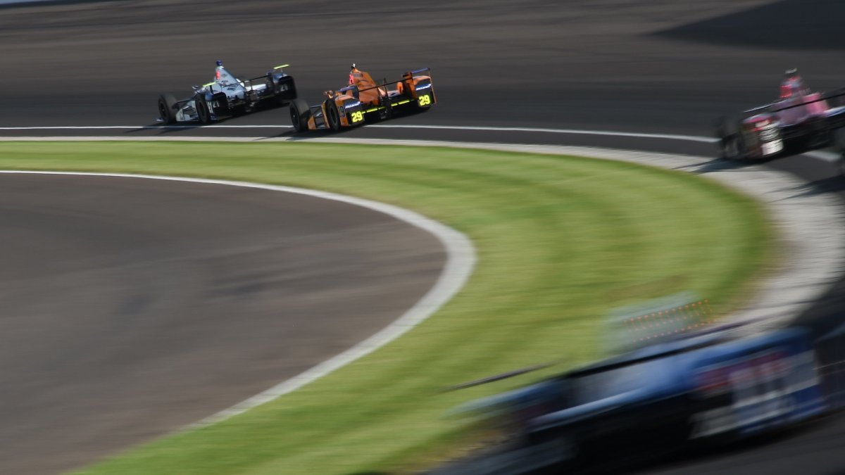 Fernando Alonso během oficiálních tréninků na Indy 500
