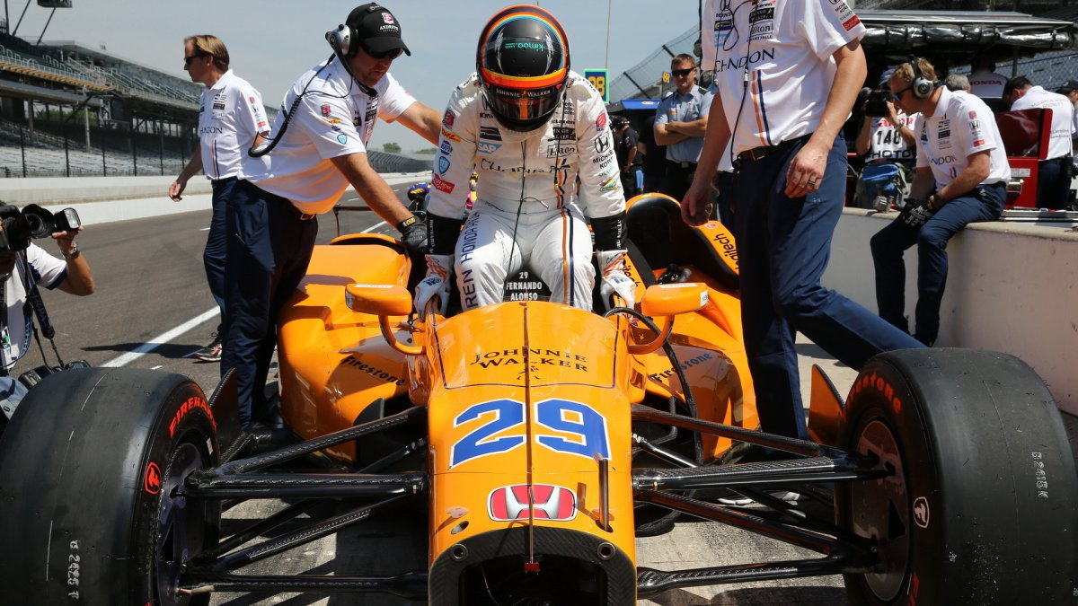 Fernando Alonso během oficiálních tréninků na Indy 500