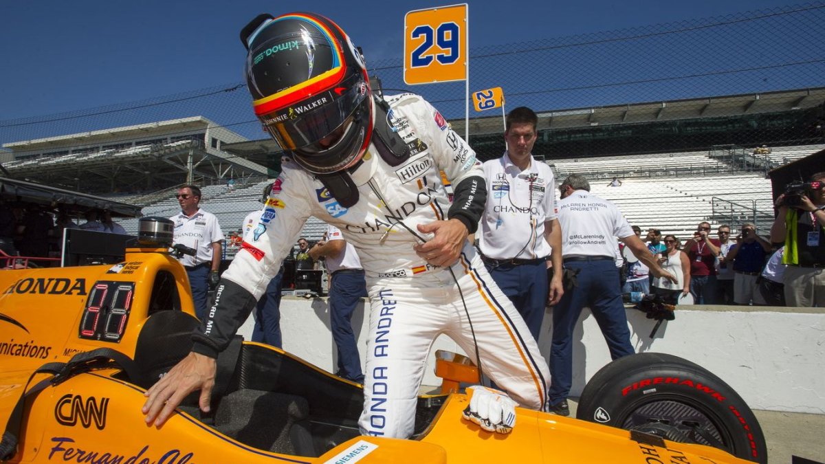 Fernando Alonso v 1. tréninku na Indy 500