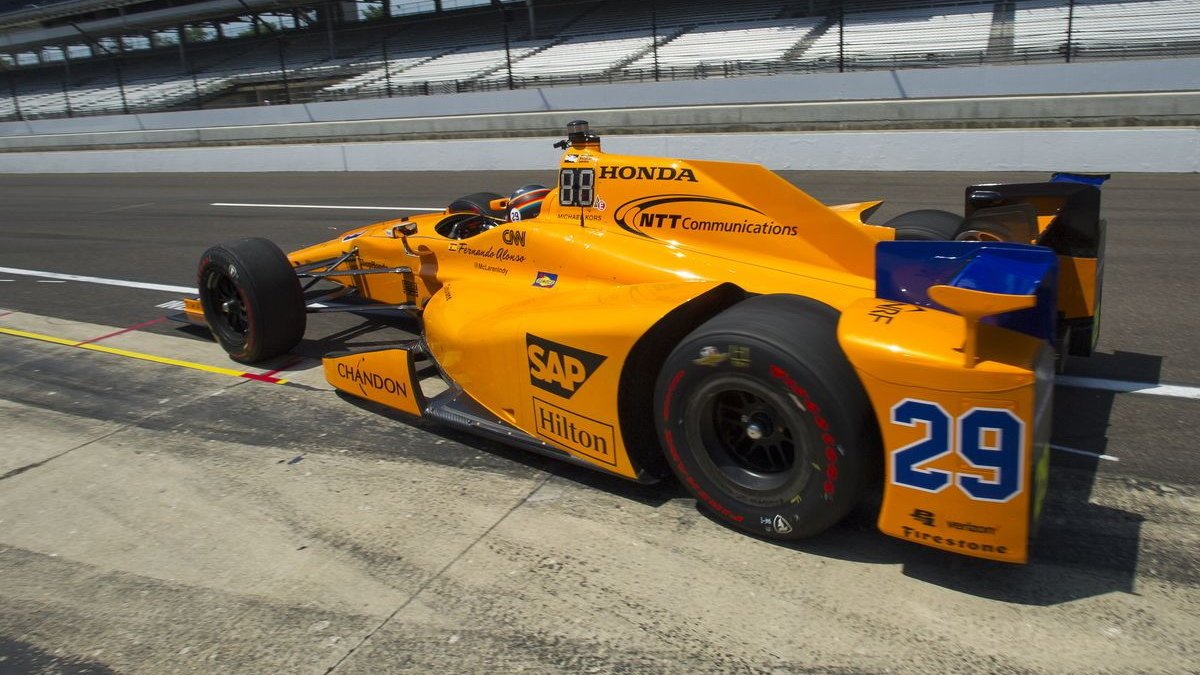 Fernando Alonso v 1. tréninku na Indy 500