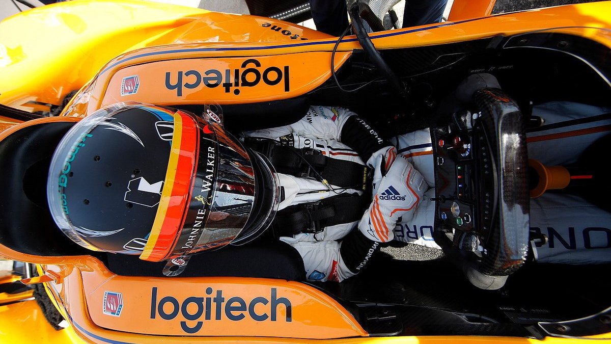 Fernando Alonso během 1. oficiálního tréninku na Indy 500