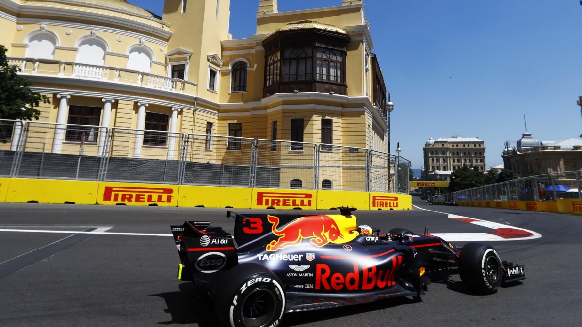 Daniel Ricciardo v kvalifikaci v Baku