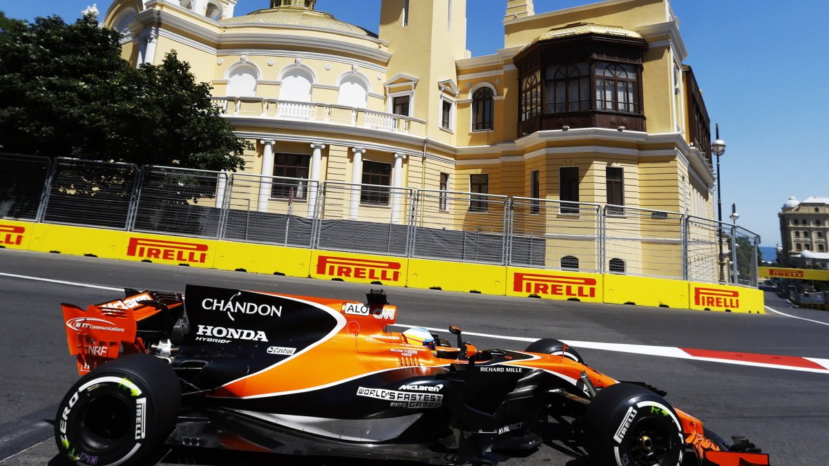 Fernando Alonso v kvalifikaci v Baku