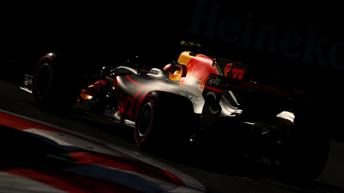 Max Verstappen v kvalifikaci v Baku