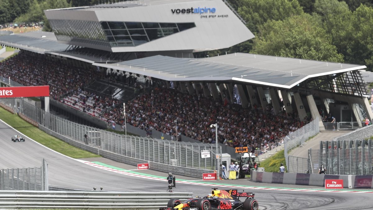 Daniel Ricciardo v závodě v Rakousku