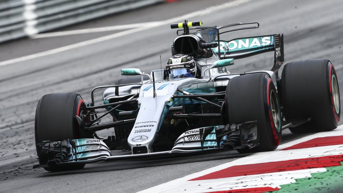 Valtteri Bottas v závodě v Rakousku