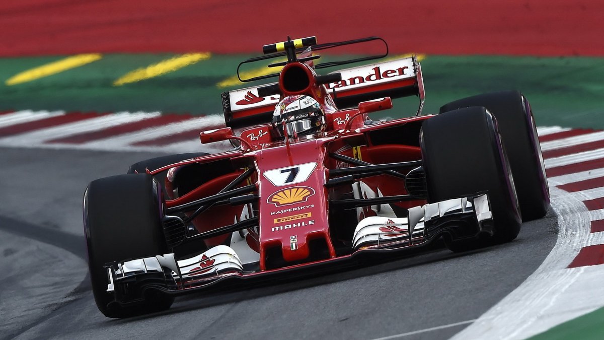 Kimi Räikkönen při pátečním tréninku v Rakousku