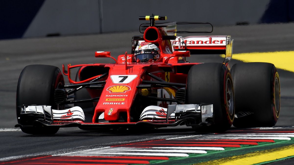 Kimi Räikkönen při pátečním tréninku v Rakousku