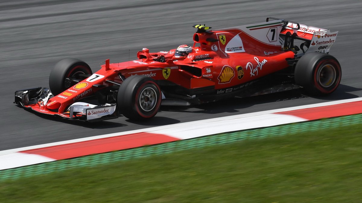 Kimi Räikkönen při pátečním tréninku v Rakousku