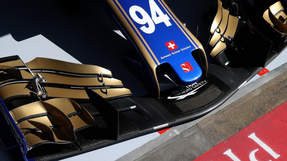 Detail předního křídla vozu Sauber C36 - Ferrari v Rakousku
