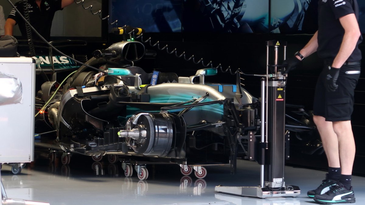 Čtvrteční přípravy v pitlane před závodním víkendem v Rakousku