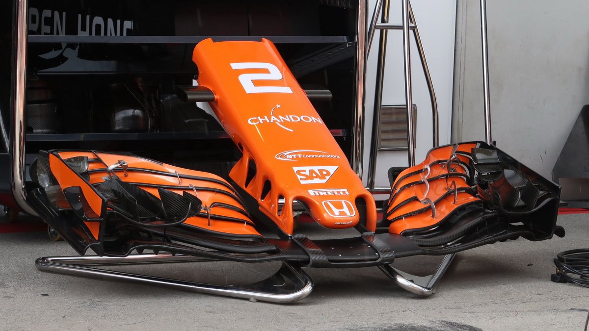 Čtvrteční přípravy v pitlane před závodním víkendem v Rakousku