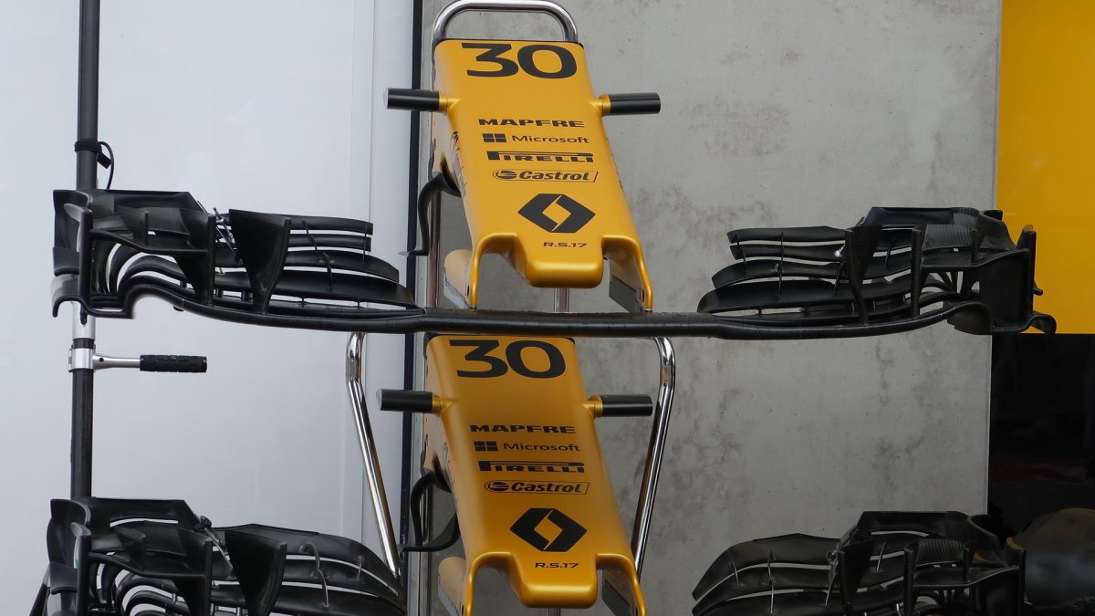 Čtvrteční přípravy v pitlane před závodním víkendem v Rakousku