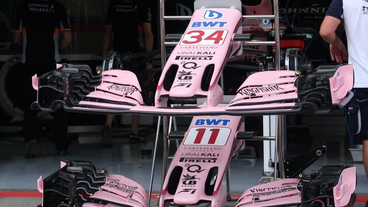 Čtvrteční přípravy v pitlane před závodním víkendem v Rakousku