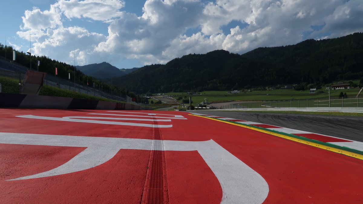 Přípravy na trati a v okolí na závodní víkend Velké ceny Rakouska
