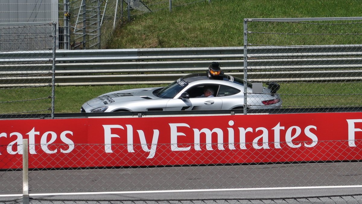 Charlie Whiting se projel Safety Carem a zkontroloval trať v Rakousku