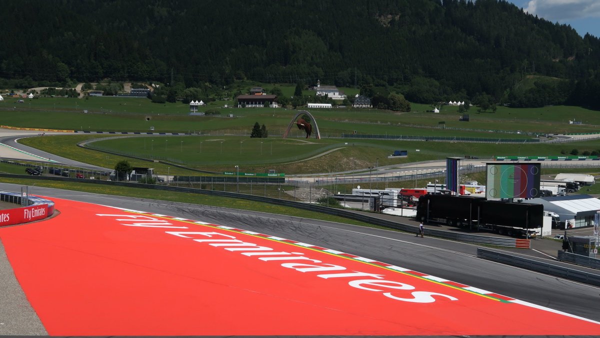 Přípravy na trati a v okolí na závodní víkend Velké ceny Rakouska