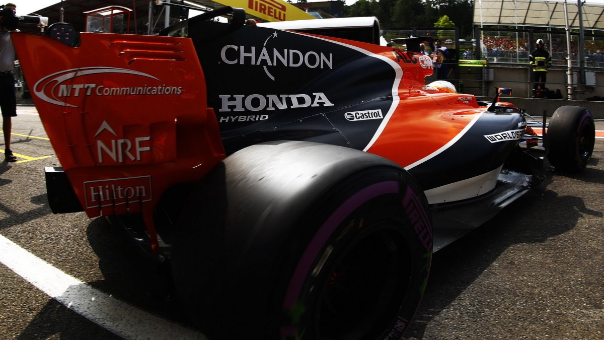 Fernando Alonso v kvalifikaci v Belgii