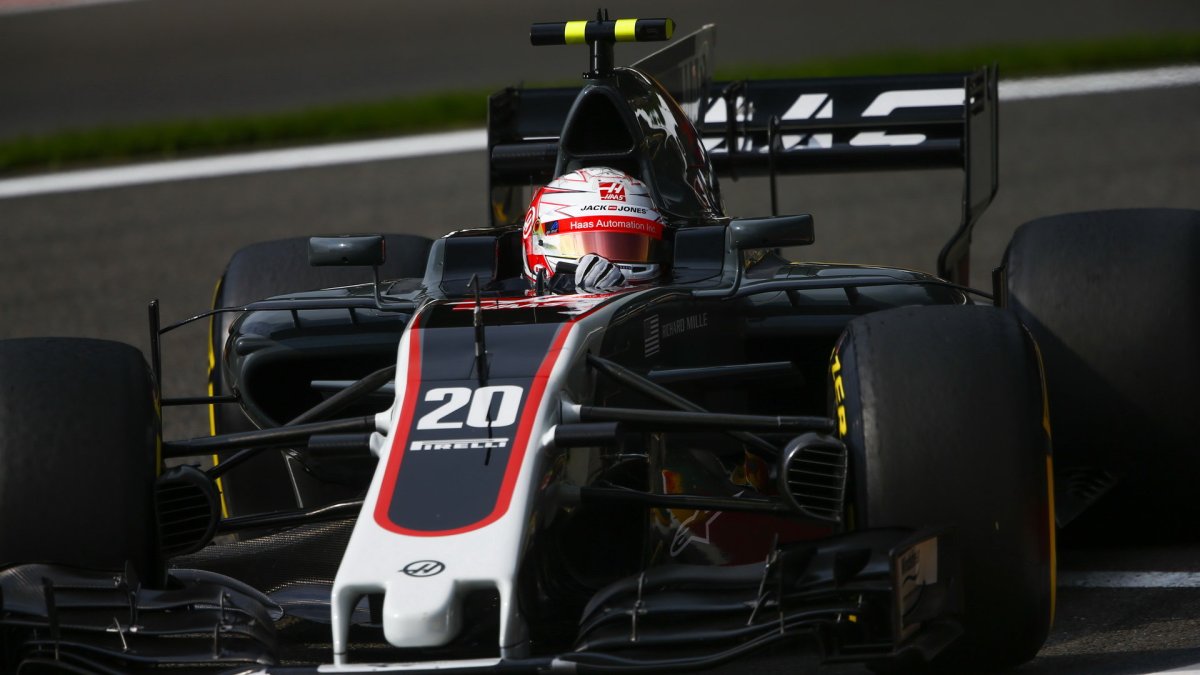 Kevin Magnussen v kvalifikaci v Belgii