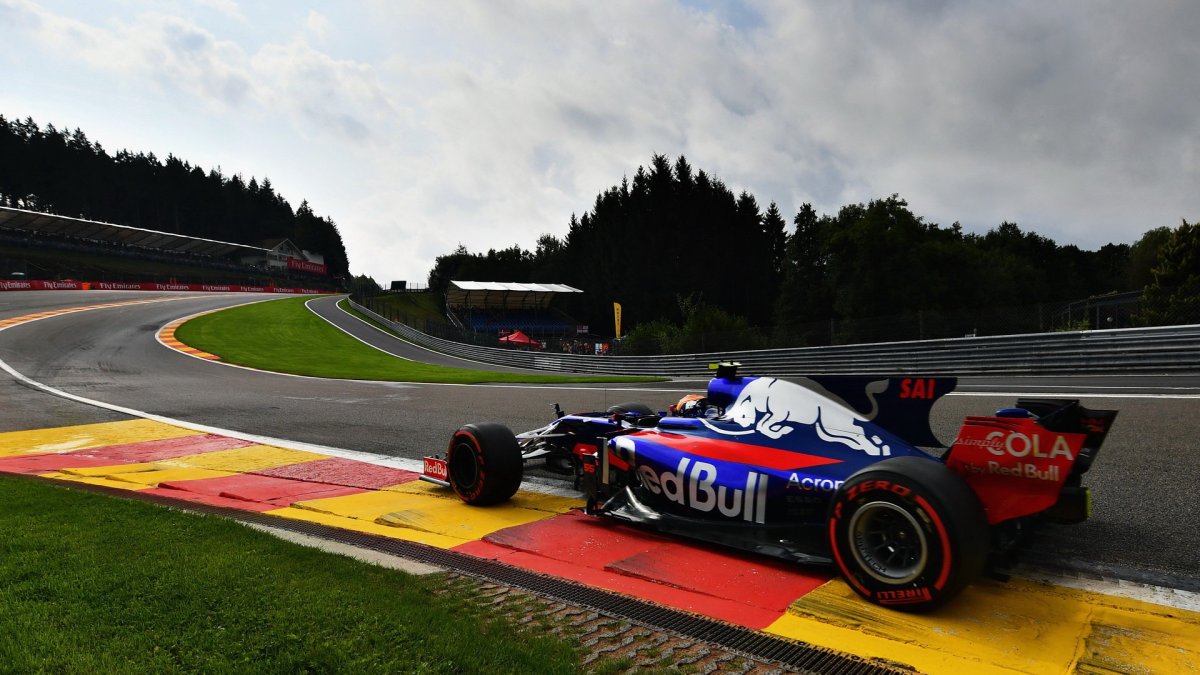 Carlos Sainz v kvalifikaci v Belgii