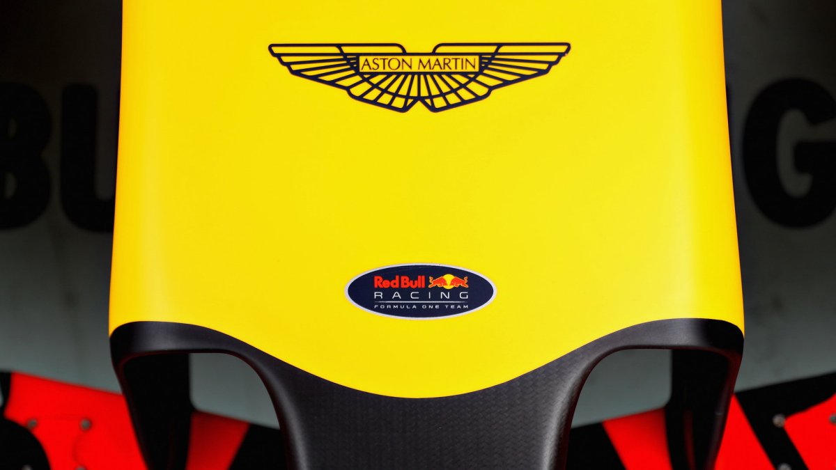 Aston Martin pro Red Bull v Malajsii