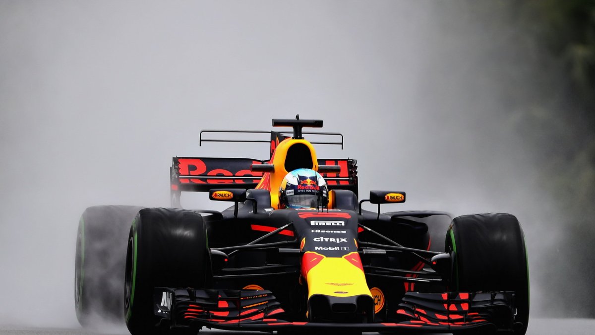 Daniel Ricciardo v deštivém tréninku v Malajsii