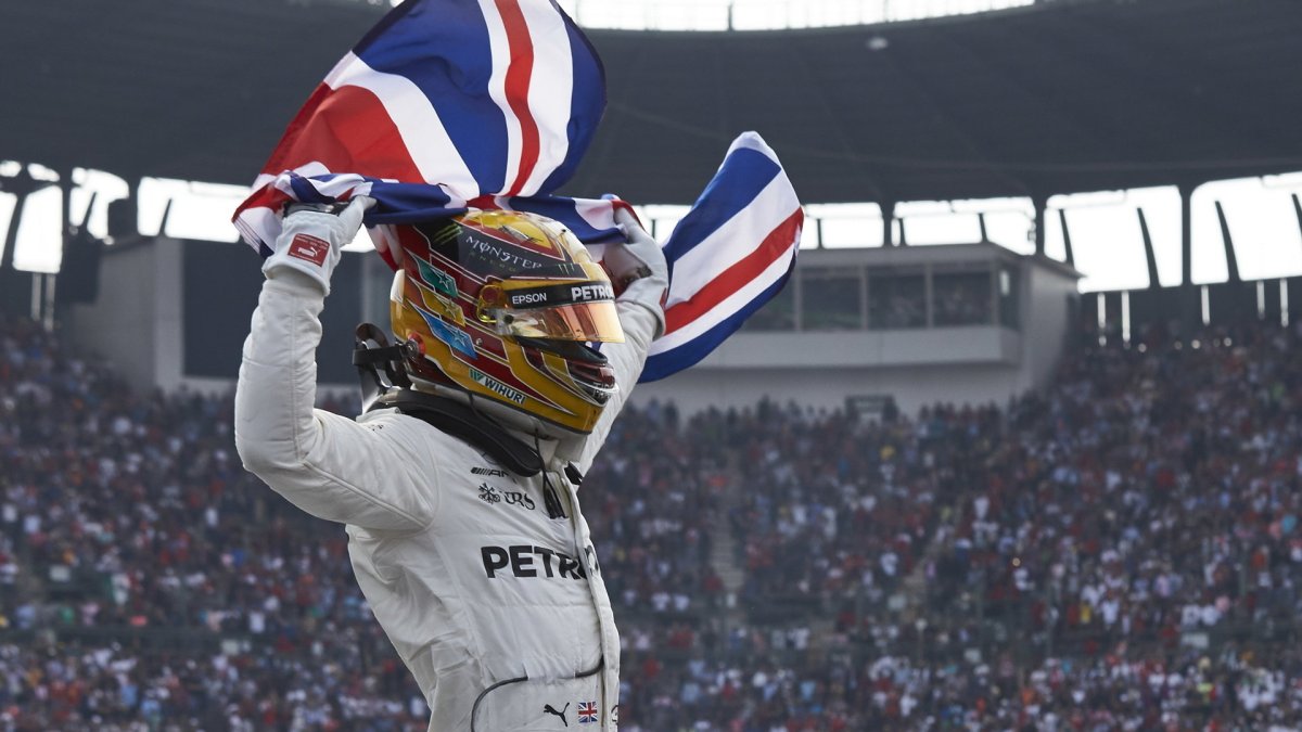 Lewis Hamilton slaví svůj 4 titul mistra světa v Mexiku