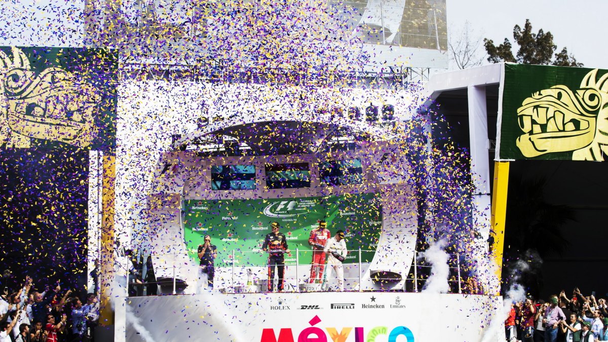 Nejlepší jezdci na póodiu po závodě v Mexiku